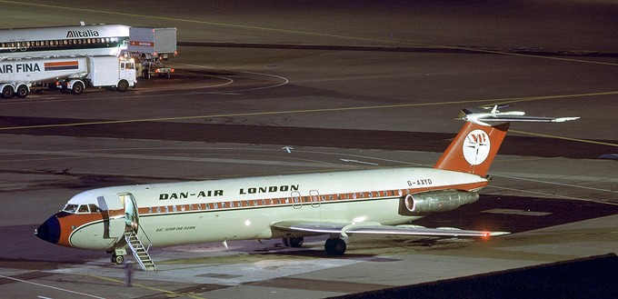 Dan-Air London war stets ein treuer Betreiber der BAC 1-11. Insgesamt 25 Einheiten aller Serien des Zweistrahlers flogen in ihren Diensten, so auch die noch in den ursprünglichen Farben auf ihre Passagiere wartende BAC 1-11-507EW G-AXYD (Zürich, Oktober 1978).