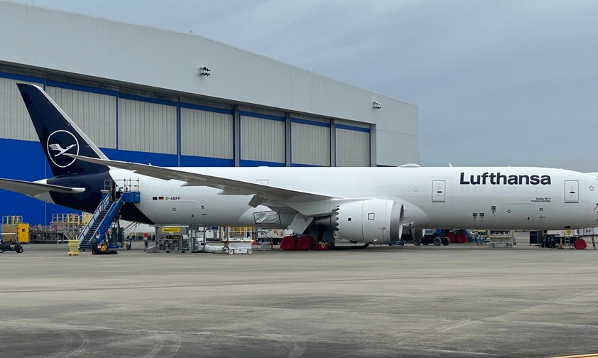 Dreamliner mit der Kennung D-ABPF bei Boeing in South Carolina: Für Lufthansa.