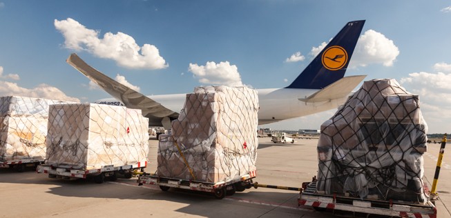 Platz 6: Lufthansa Cargo. 7,0 Millionen Tonnen Fracht. Die Frachtairline fliegt mit 5 Boeing 777 und 13 MD-11. Die mehr als 260 Passagierflieger spielen auch eine wesentliche Rolle beim Transport von Fracht.