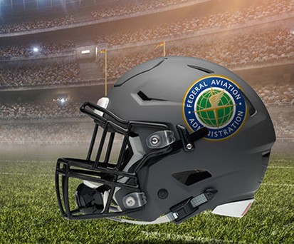 Ein Bild aus den Sicherheitsanweisungen der FAA zum Superbowl 2022: Das Logo der amerikanischen Luftfahrtbehörde auf einem Football-Helm.