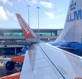 A320 von Easyjet und 737 von KLM kommen sich zu nahe