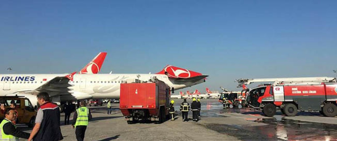 Abgeknickt: Das Leitwerk des Airbus A321 von Turkish Airlines.