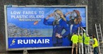 Ruinair statt Ryanair - Brandalism kritisiert auch den Plastikverbrauch.
