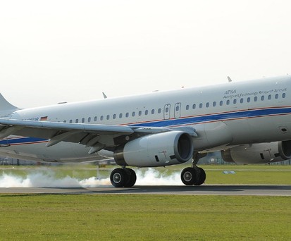 Airbus A320 mit dem Kennzeichen D-ATRA: Der Forschungsjet des DLR ...