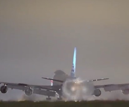 Retro-Jumbo nach harter Landung außer Gefecht