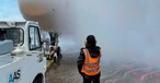 Von AAS abgefertigter Flieger wird enteist: Das Unternehmen fokussiert sich und wächst.