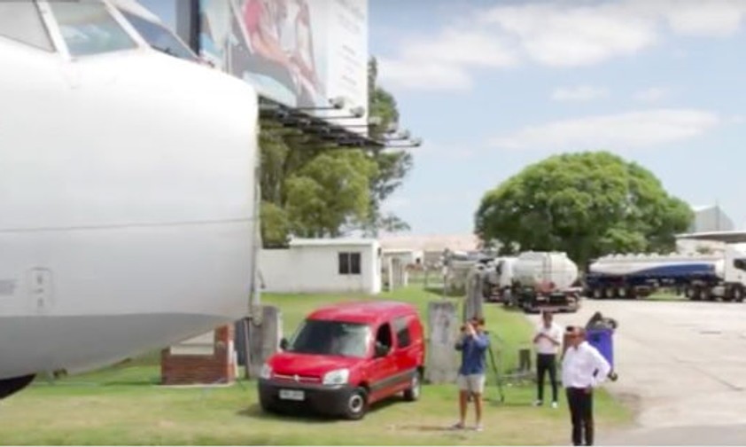 Wenn ein Flugzeug auf dem Landweg reist