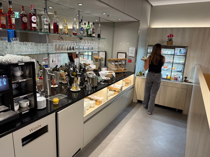 Condor nutzt in Zürich die Marhaba Lounge.
