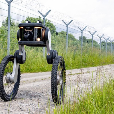 sicherheitsroboter flughafen hamburg