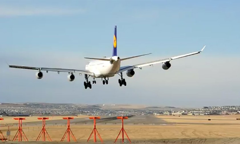 Der A340 landete trotz starkem Sturm sicher in Calgary.