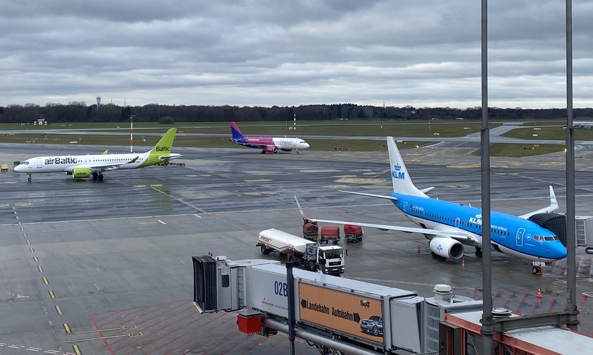 flughafen hamburg wizz air klm air baltic tankfahrzeug
