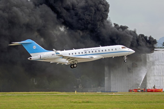 ... vorbei, wie auch dieser Businessjet ...