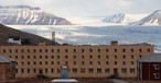 Der Ort Pyramiden auf Spitzbergen: Auch ein Flugzeugabsturz trug dazu bei, dass Russland die Kohleförderung hier einstellte. Kommen nun russische Touristen?