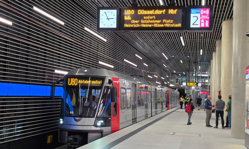 Flughafen Düsseldorf U-Bahn 13