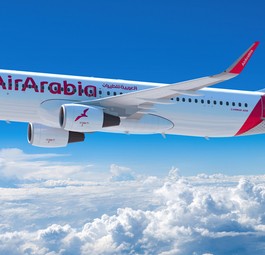 Die neue Lackierung der Flieger von Air Arabia: Die Möwe am Heck ist nun rot und größer, wie ein Vergleich ...