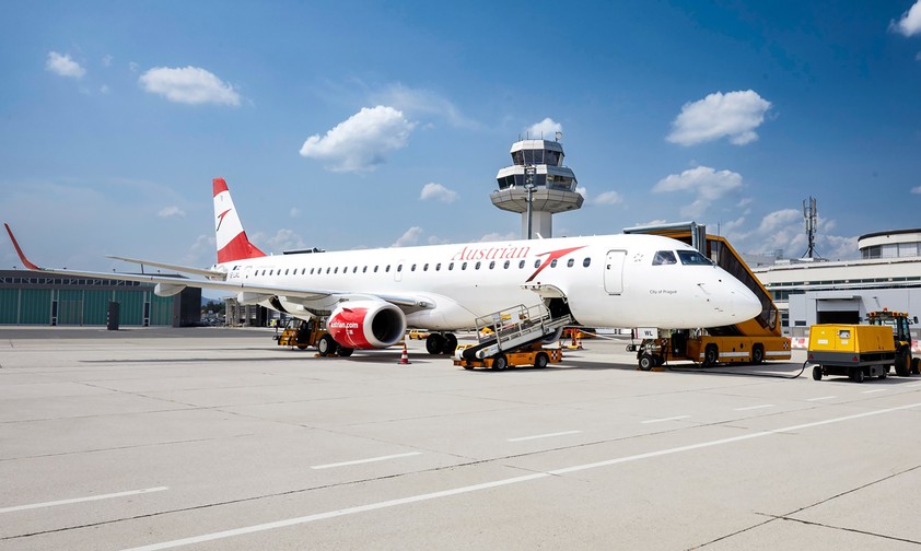 Austrian-Airlines-Jet am Flughafen Klagenfurt: Hoffnung Hamburg-Flüge.