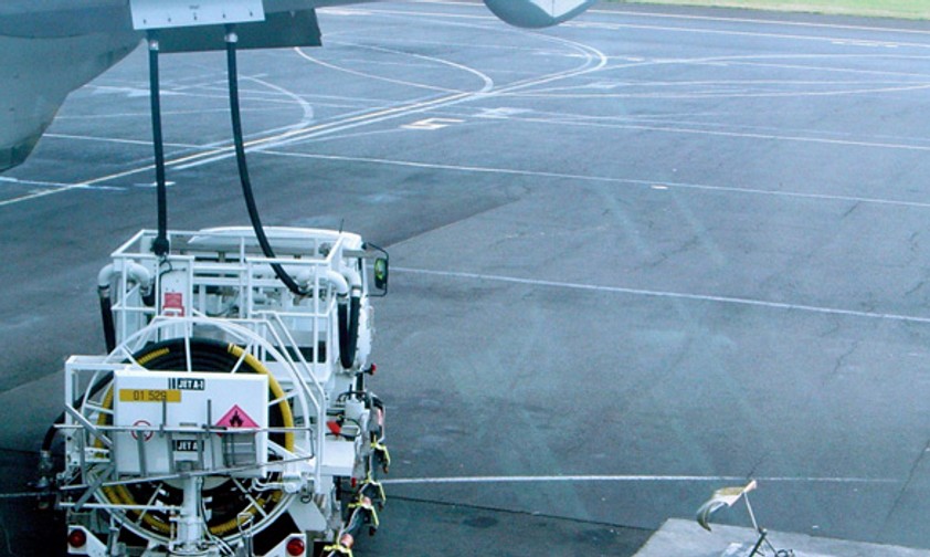 Betankung eines Fliegers: Damit Explosionen vermieden werden, wird Stickstoff eingesetzt.