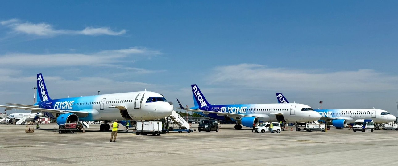 Die drei neuen Flugzeuge von Flyone: Sie tragen die neue Lackierung.