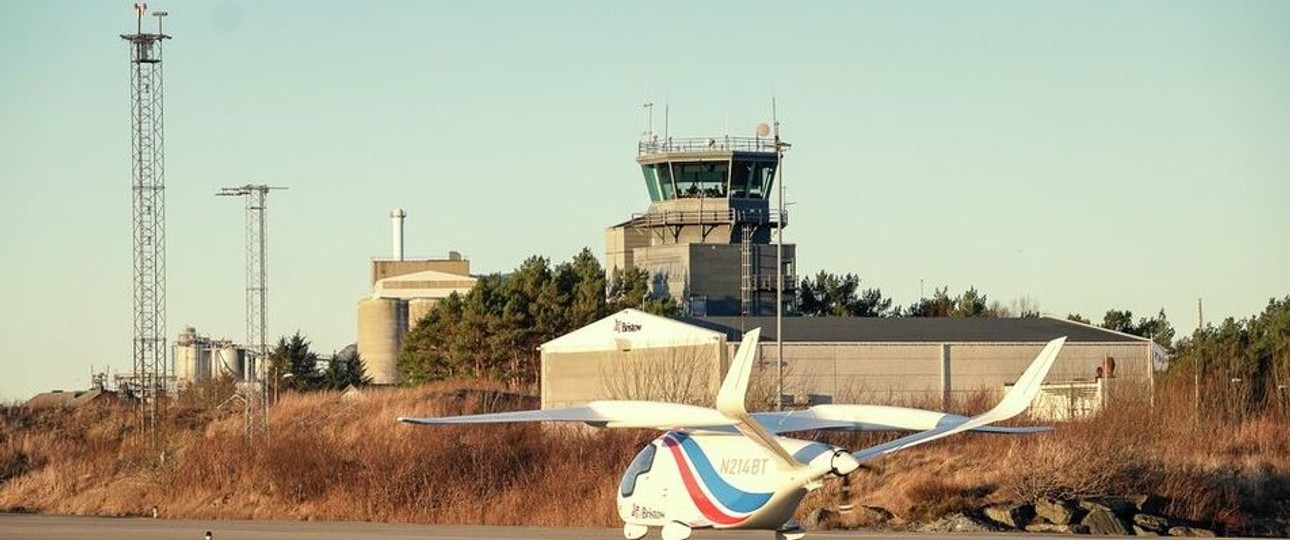 Alia CX300 an einem norwegischen Flughafen: Die Flugsicherung hat die Integration von elektrischen Flugzeugen getestet.