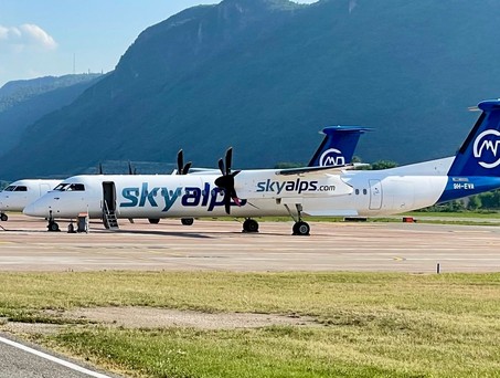 De Havilland Canada Dash 8-400 von Sky Alps in Bozen: Bald auch in Bratislava zu sehen.