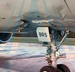 Äußere Schäden am A321 von Nordwind: Das Flugzeug musste nach einem harten Aufsetzen durchstarten.