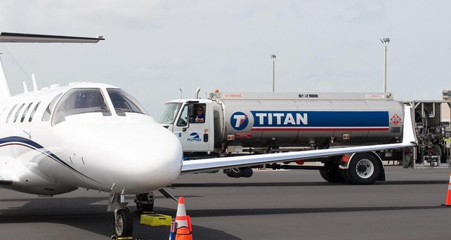 Tankfahrzeug von Titan Aviation Fuel: Das Unternehmen bietet Tankdienstleistungen weltweit.