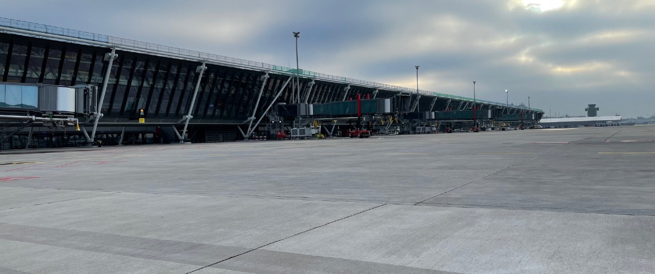 Das Gebäude ist 520 Meter lang, 20 Meter breit und 19 Meter hoch.