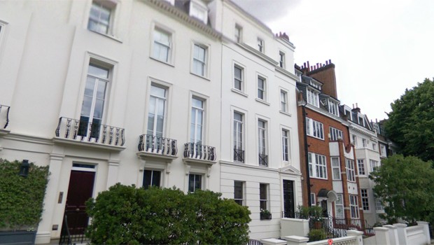 16 Cottesmore Gardens (weisses Haus mit Aufbau): Das Multimillionenhaus von American AIrlines.