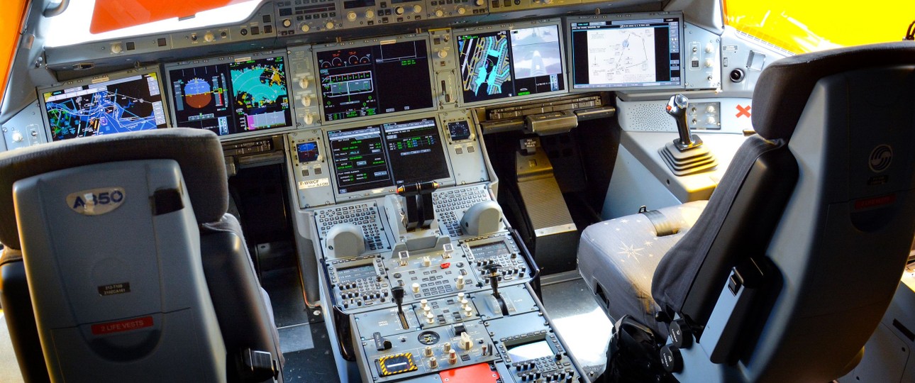 Mittelkonsole im A350-Cockpit: Kein guter Platz, um Getränke abzustellen.