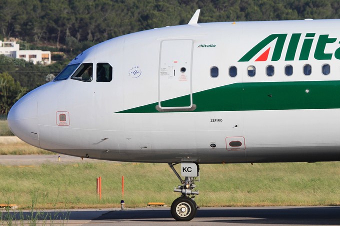 <p class="article-excerpt">Es war ein Ende mit langer Ansage. Alitalia stellte ihren Betrieb am 14. Oktober für immer ein. Mit ITA Airways hat Italien bereits eine neue Nationalairline.</p>