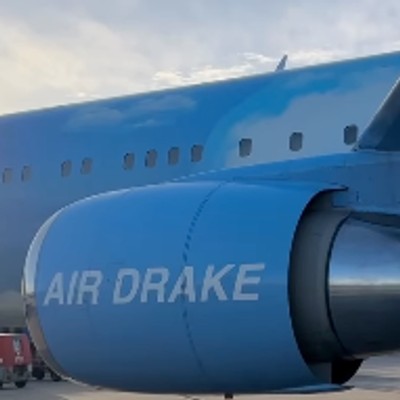 Drake Air in Hamburg: Das Flugzeug ist seit dem 21. September in Hamburg.