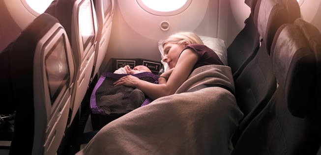 Air New Zealand preist die Skycouch für Mütter oder Väter mit Baby...