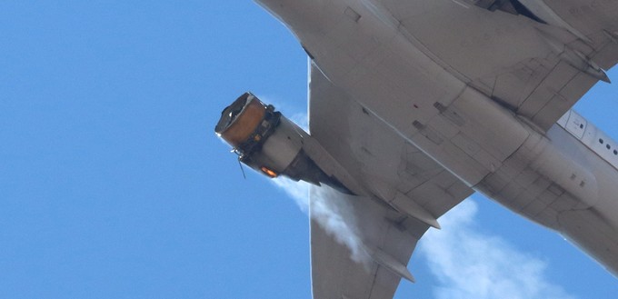 Triebwerksschaden: Flug UA328 muss kurz nach dem Start wieder landen.