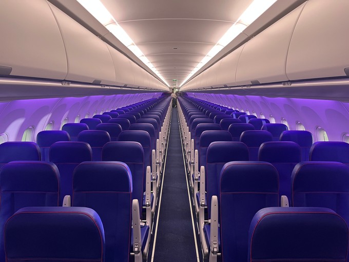 Die Kabine bietet Platz für 239 Reisende.