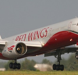 Tupolew Tu-204-100 von Red Wings: Charterflüge in den Süden.