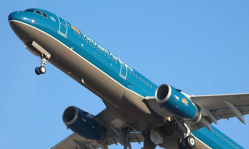 Airbus A321 von Vietnam Airlines mit V2500-Triebwerken: Genauer Grund für zerfetzte Triebwerkshülle bisher unklar.