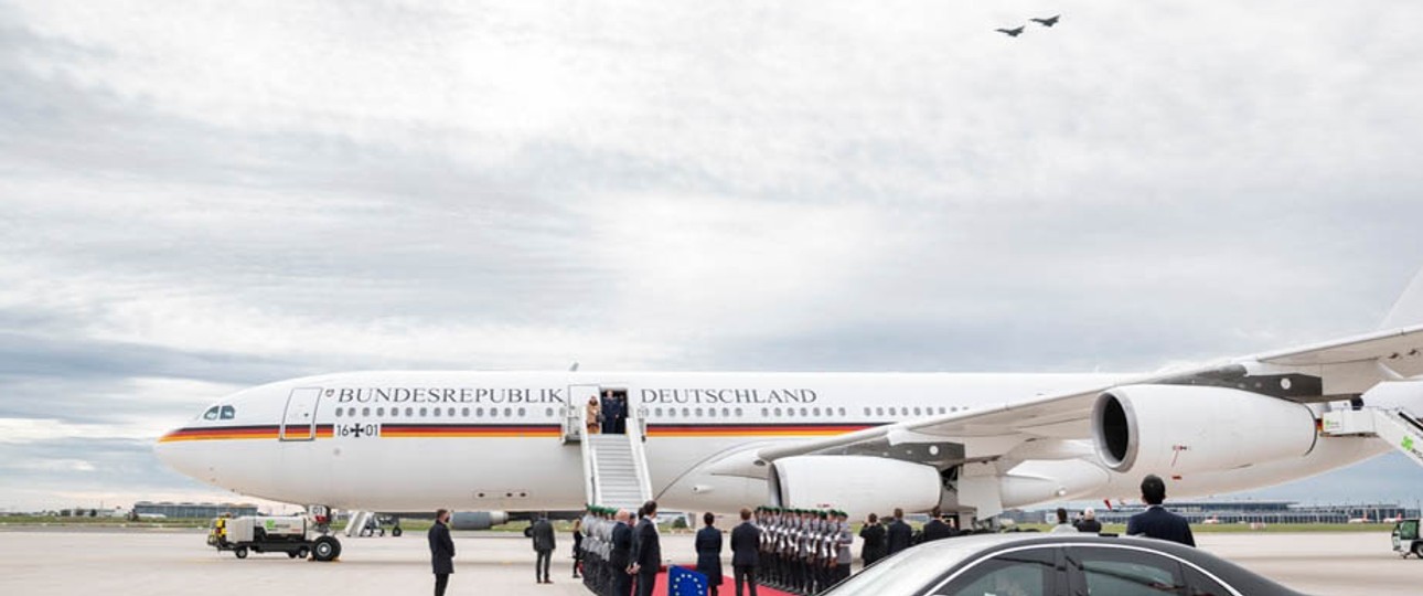 Generalprobe «Staatsbesuch» im militärischen Teil des BER: Zwei Eurofighter beim Überflug zur Ankunft der fiktiven Ehrengäste.