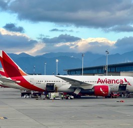 Boeing 787 von Avianca in Bogota: Die Eigentümerin Grupo Abra hat neue Flieger bestellt.