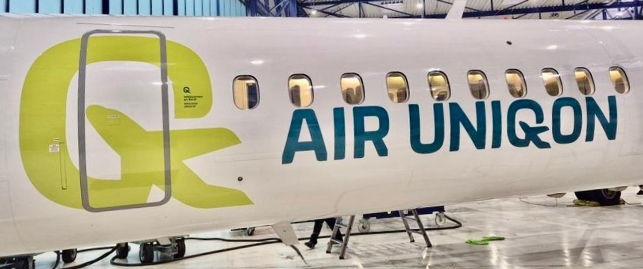 Die Lackierung von Air Uniqon auf der De Havilland Canada Dash 8-400: Bald im Einsatz.
