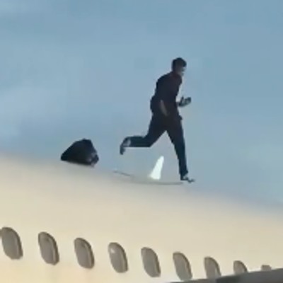 vueling airbus a320 mann auf flugzeug