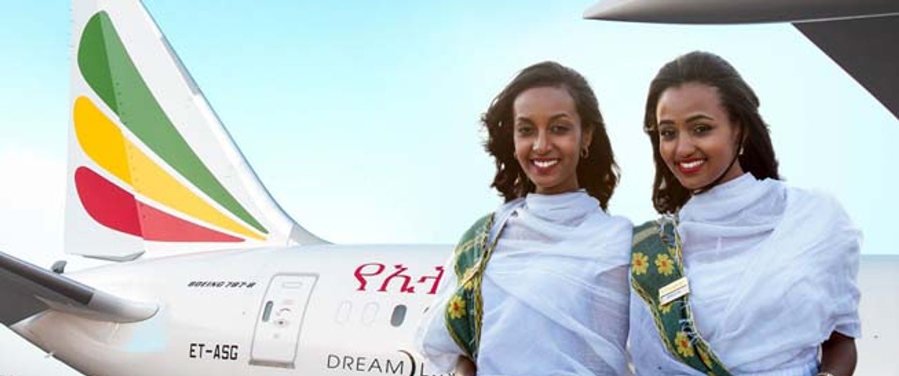 Flugbegleiterinnen vor einem Dreamliner: Fliegt Ethiopian Airlines künftig auch mit A350?