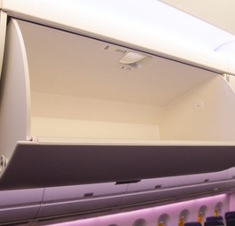 Gepäckfach im Airbus A350: Nach oben schließbar.