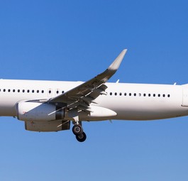Weißer Jet: Flieger, die im Wet-Lease unterwegs sind, kann man nicht immer zuordnen.