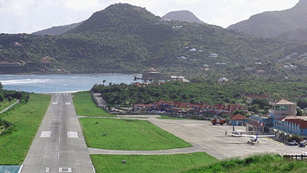 Rang 6. St. Barts Airport: Aussicht über die Karibik, aber auch gefährlicher Anflug auf den 650-Meter-Piste.