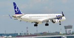 Embraer E195 von Lot: Die Airline baut eine Maschine zum mobilen Krankenhaus um.