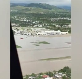 Flughafen steht vollständig unter Wasser