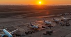 Blick aufs Vorfeld des Flughafens Lima: Das neue Terminal ist so gut wie fertig.
