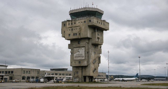 Flughafen Grauenstein: Weder den Airport noch den Kontrollturm gibt es - zum Glück.