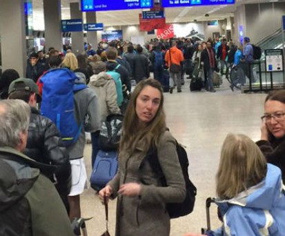Schlange bei Delta: Die Computerprobleme verärgerten Passagiere.