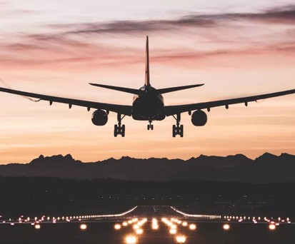 Ein landendes Flugzeug: Neue Sicherheitssysteme in Cockpits ollen Kollisionen am Boden verhindern.